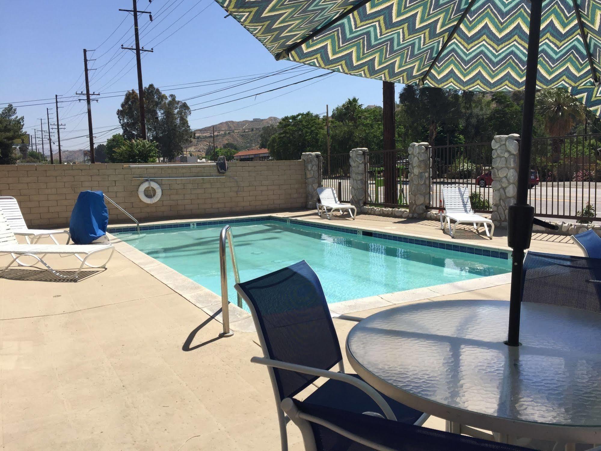 Triplodge Of Santa Clarita Exterior foto